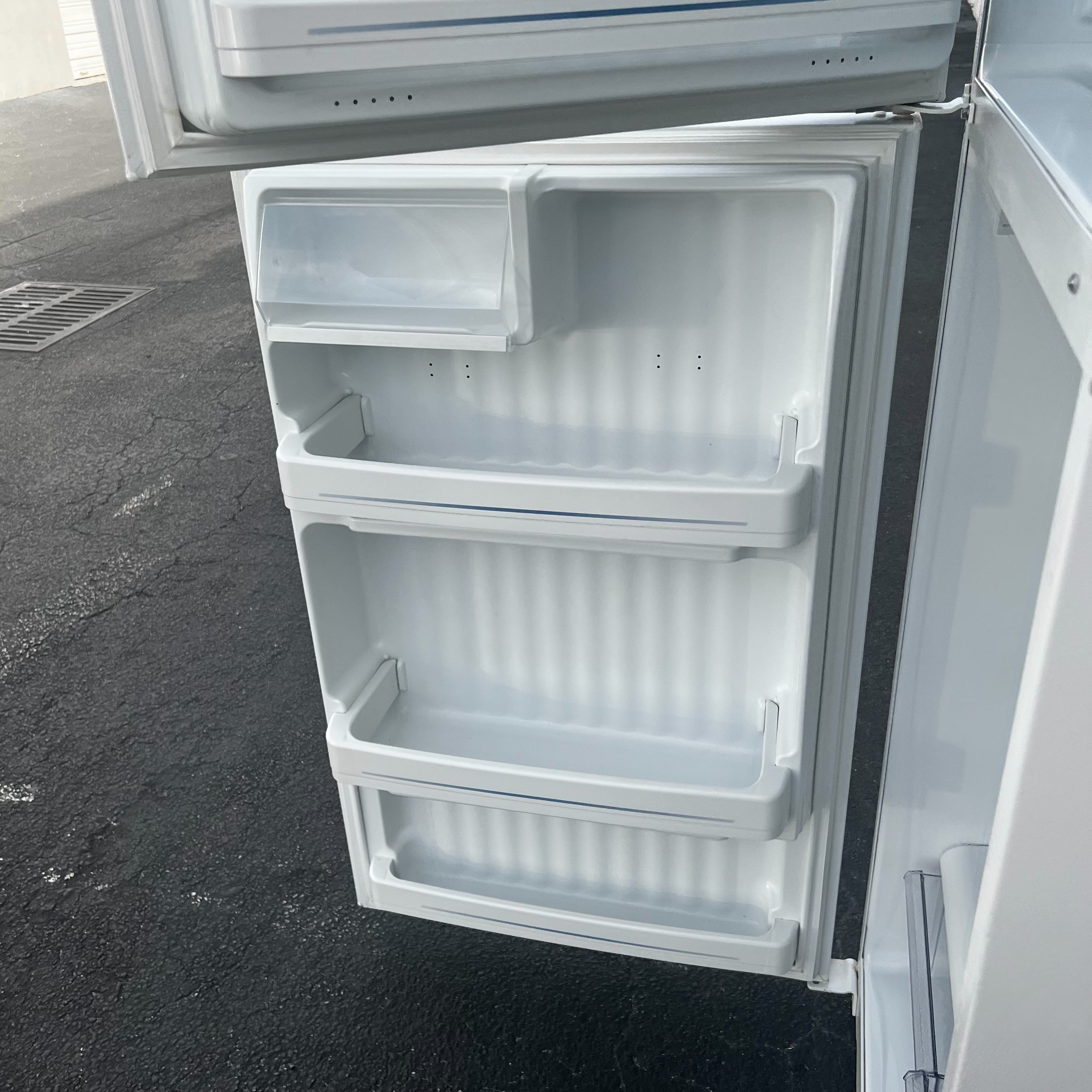 GE Top and Bottom Refrigerator GE Top and Bottom Refrigerator